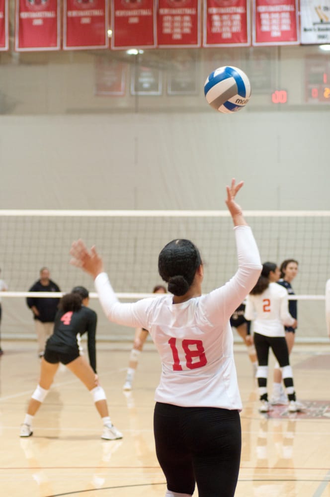 Women's Volleyball Team Soundly Defeats Gavilan Breaking a 3-0 Losing Streak