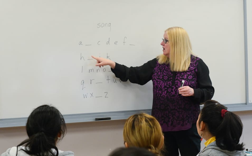 ESL Professor Susan Lopez teaches basic conversation to her 28 ESL students on Wednesday, Jan. 14 at the Mission Center. (Photo by Yesica Prado)