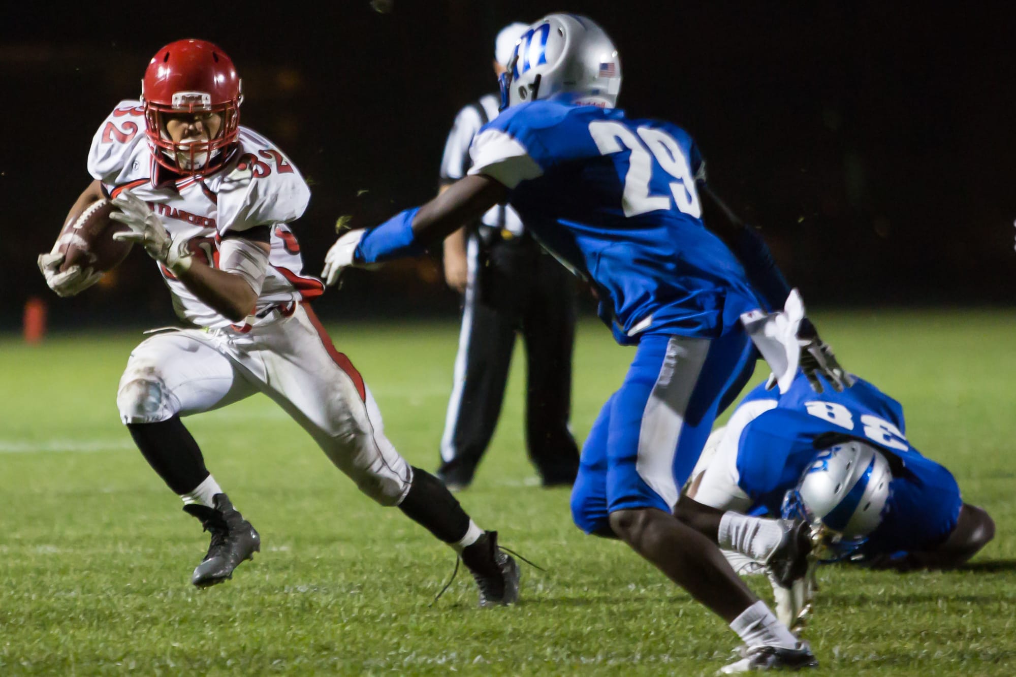 City College Sophomore Elijah Dale, Running Back (32), breaks through Modesto College’s defense to score a touchdown at the Modesto Stadium College on Saturday, Oct. 3. (Photo by Khaled Sayed / The Guardsman)