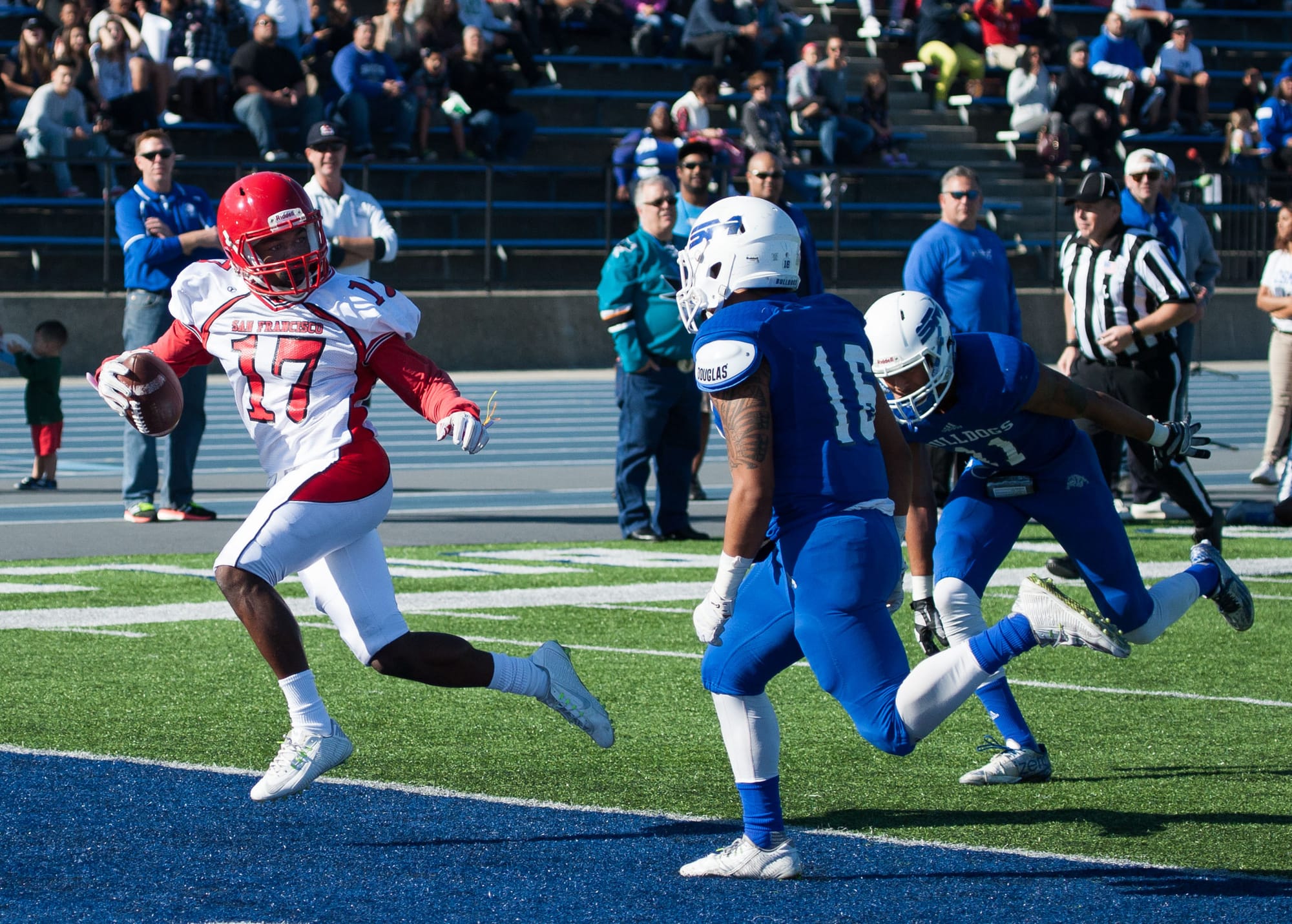 City College’s Antoine Porter (WR) (17) scoring a touchdown against San Mateo College. San Mateo College Campus, San Mateo, Calif Nov 14 (Photo by Khaled Sayed)