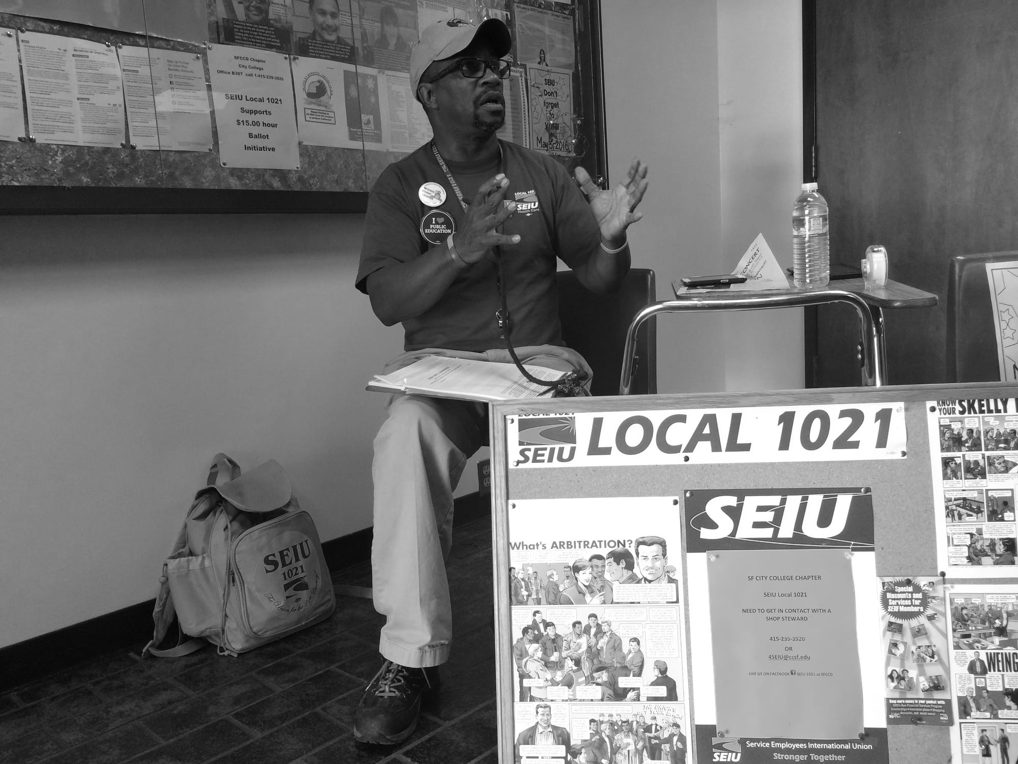Alan Banks talks to a faculty member about the strike details on April 26, 2016. (Photo by Gabriella Angotti-Jones / The Guardsman)