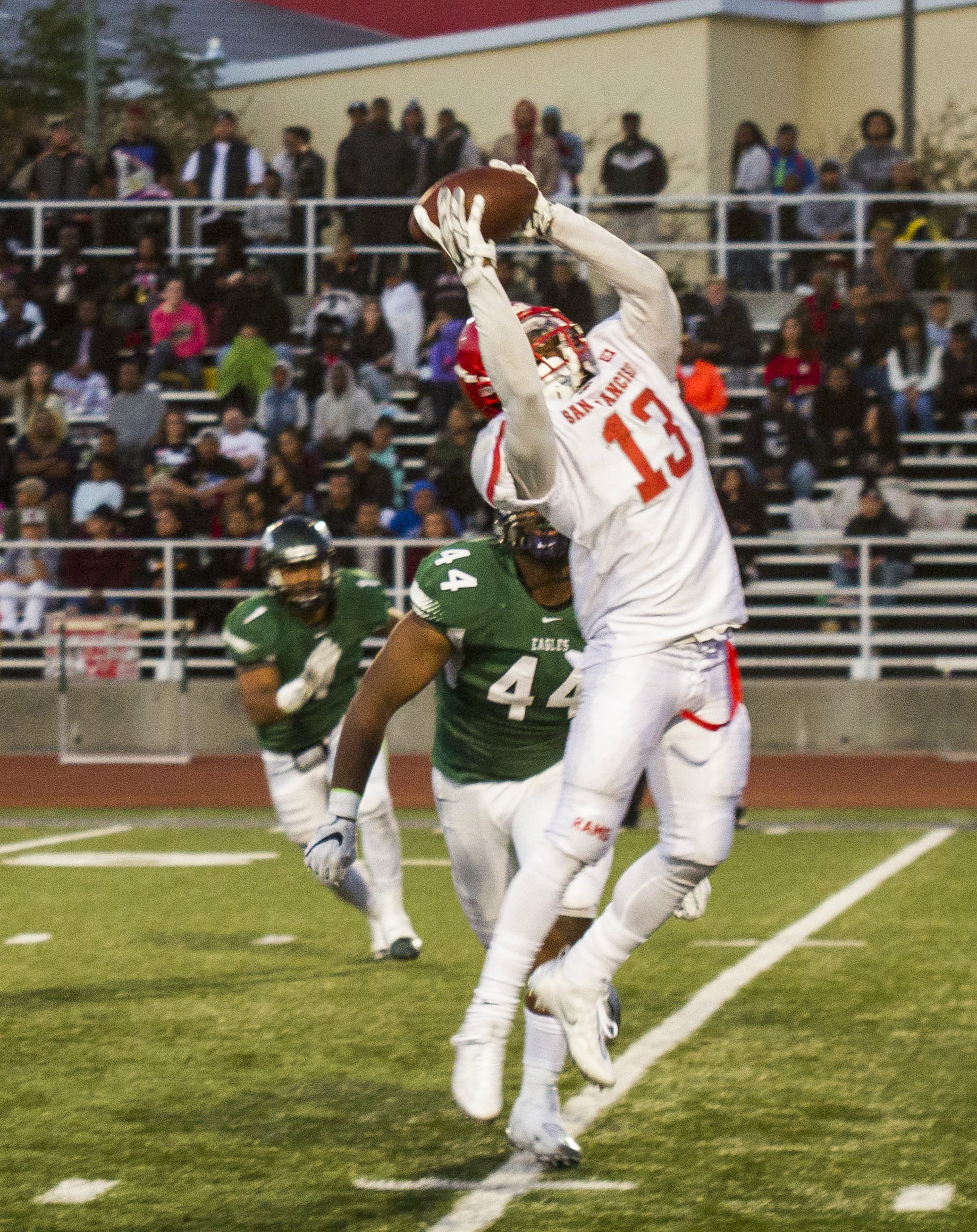 Rams runningback Namane Modise leaps for catch in the Rams loss to Laney College on Sept. 2 (Photo by Gabriela Reni/The Guardsman)