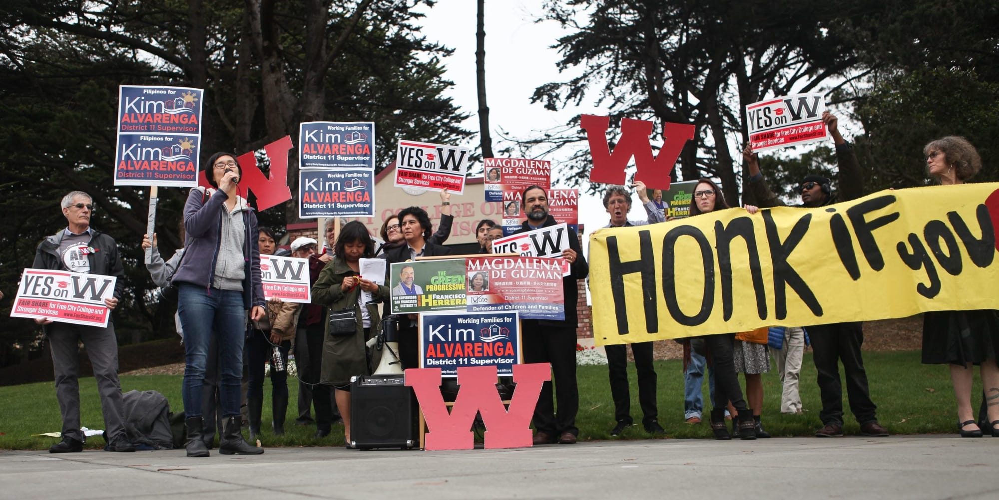 Faculty, administration, students and San Francisco Board of Supervisor candidates gather at the corner of Ocean and Phelan Ave on Oct. 27, 2016 to voice their support for Proposition W, which will eliminate tution for City College. (Photo by Cassie Ordonio/ The Guardsman)