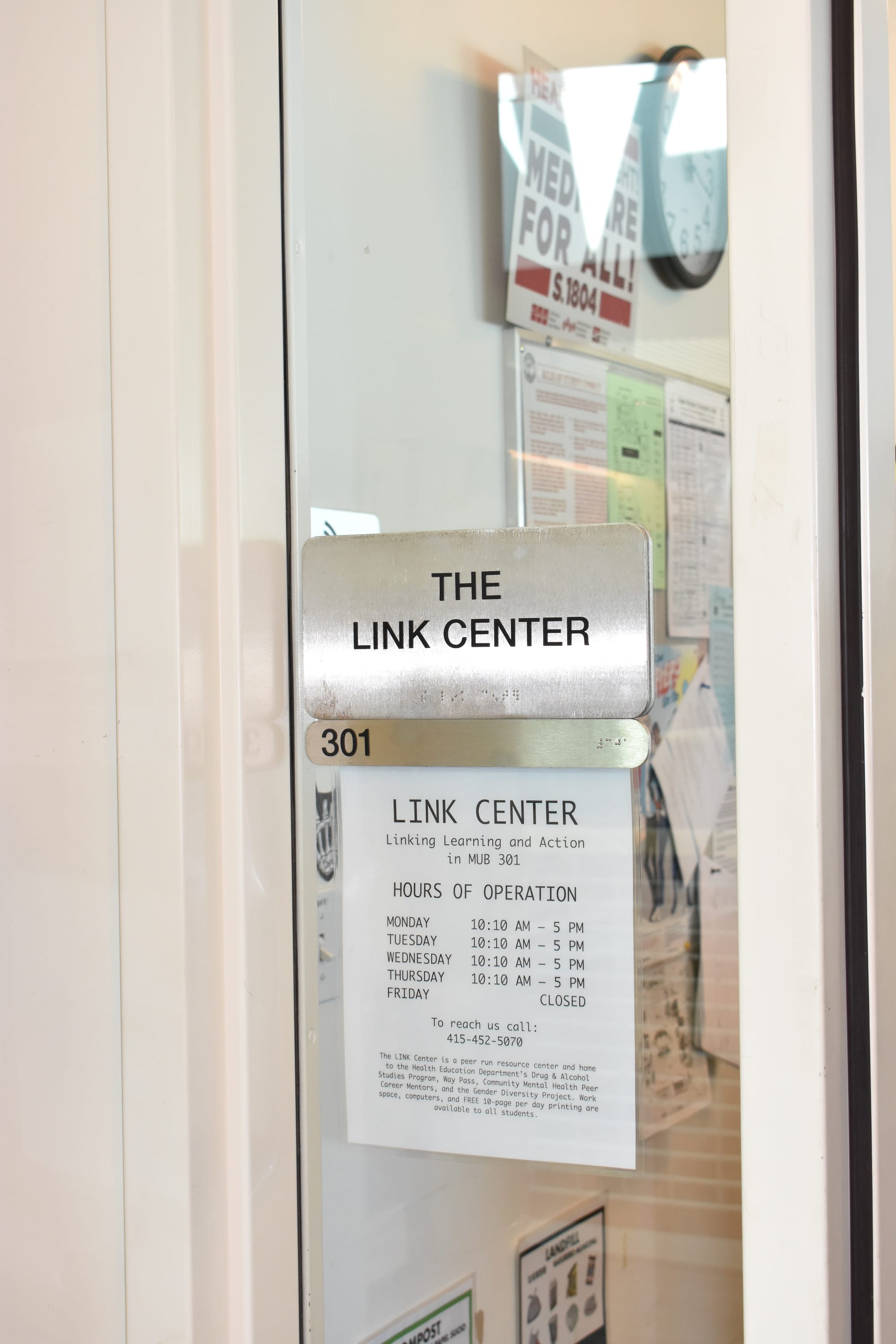  GDP students utilize the Link Center and its resources for printing, computers and any other issues in the Link Center located in MUB 301 on Feb. 15, 2017. Photo by Veronica Steiner/The Guardsman. 