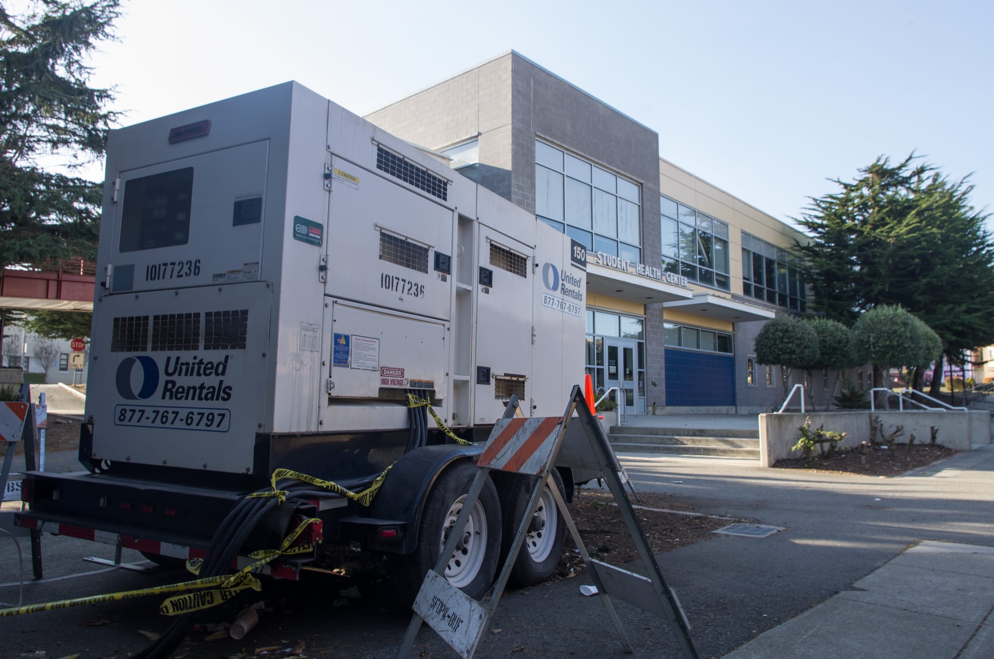 A generator sits outside the Creative Arts Extension Building on Sept. 9, providing it power while Buildings and Grounds waits for the installation of a new transformer. (David Mamaril Horowitz / The Guardsman)