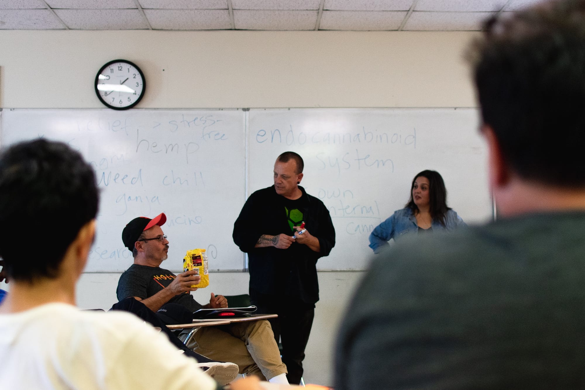 City College instructor Rudy Padilla passes a bag of chocolate chip cookies around as the class discusses their opinions on the cannabis industry. The workshop was structured around discussion in a safe environment, which was supported by the circular class layout. Photo by Cliff Fernandes/The Guardsman 